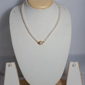 Elegant White Pearl Jewelry Set with Stud Earrings