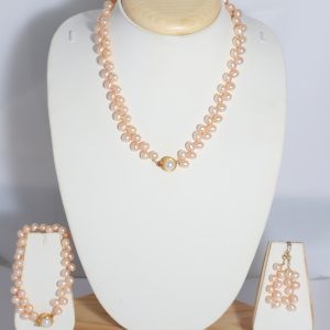 Peach Cream Pearl Jewelry Set – Necklace, Earrings & Bracelet