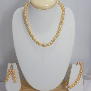 Golden Peach Pearl Jewelry Set – Necklace, Earrings & Bracelet